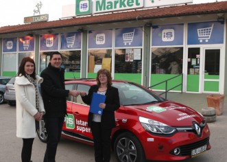 Bosiljka Stranić preuzela svoj Clio u 1. nagradnoj igri Istarskih supermarketa