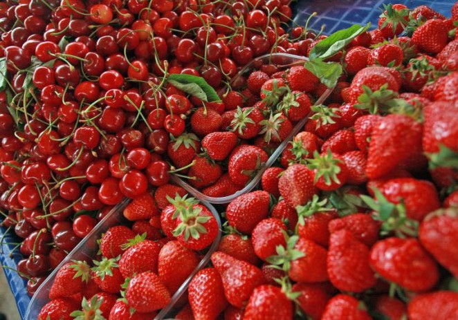 Svježe sezonsko voće i povrće na „Domaćoj web tržnici“ u četvrtak 12. svibnja