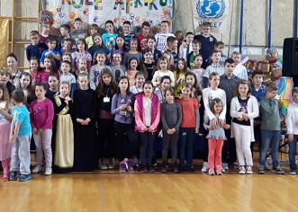 U OŠ Vladimira Nazora Vrsar   održan je humanitarni koncert u sklopu projekta Škole za Afriku