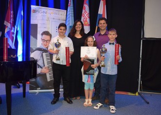 Izvrstan nastup porečkih harmonikaša na međunarodnom festivalu harmonike Akordeon Art