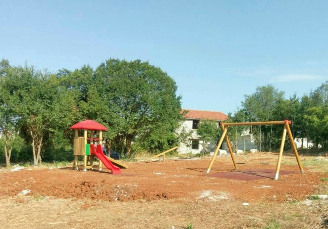 Nova dječja igrališta u Valkarinu i Stanciji Portun