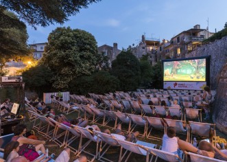 Open Air Cinema u sklopu Poreč Open Air festivala svakodnevno donosi besplatne filmske hitove pod zvjezdanim nebom