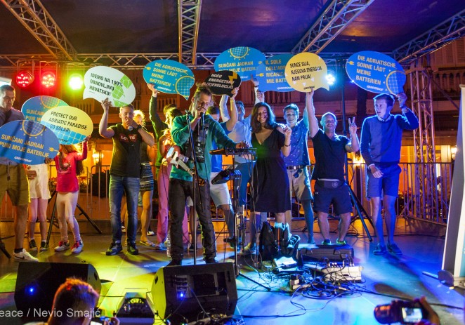 Greenpeace je sinoć u Poreču upriličio glazbenu feštu napajanu isključivo pomoću energije Sunca