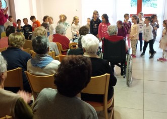 DJECA IZ DJEČJEG VRTIĆA „CIPELIĆI“ U DOMU