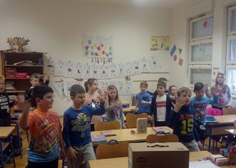 Dva projektora za osnovnu školu Jože Šurana u Vižinadi