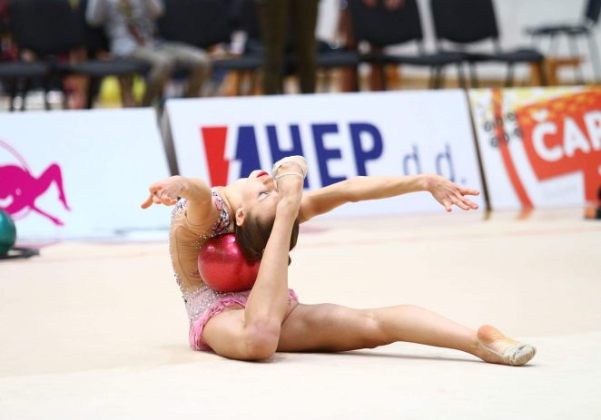 Porečke ritmičarke, Gesa Ramadani i Laura Božić osvojile medalje u Zagrebu