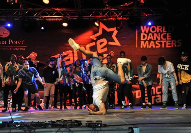 Tisuće mladih iz cijeloga svijeta plešu u Poreču