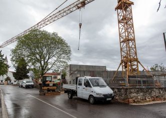 Žbandaj: rekonstrukcija zgrade područne OŠ i dvorane teče prema planu