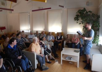 U Domu za starije i nemoćne osobe Poreč literarnu grupu obogatilo je gostovanje književnika Zorana Antičevića