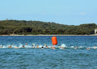 Prvi plivački maraton u Fažani okupio 70-ak sudionika u organizaciji KDP Poreč