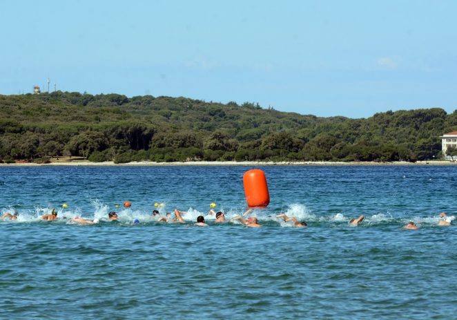 Prvi plivački maraton u Fažani okupio 70-ak sudionika u organizaciji KDP Poreč