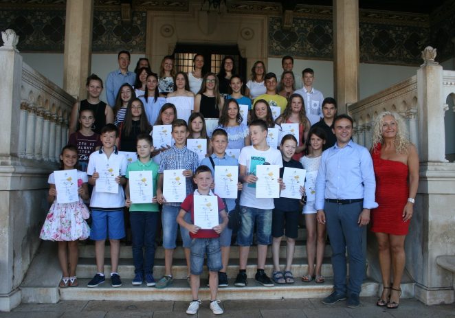 Nagrađeni učenici Umjetničke škole Poreč na prijemu kod gradonačelnika