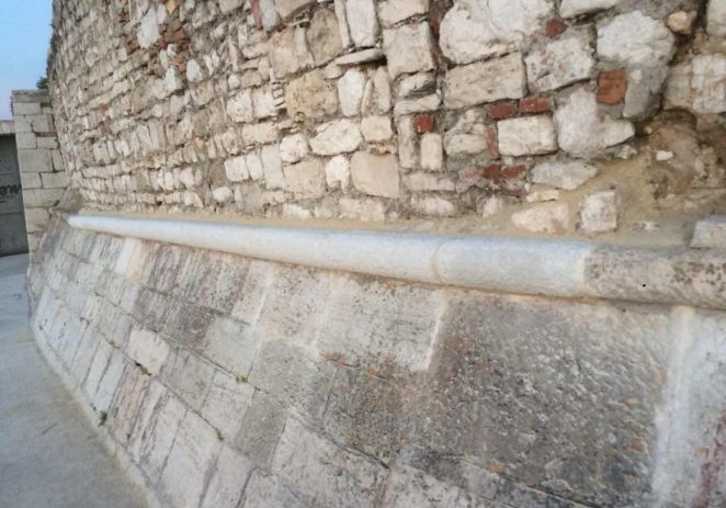 Porečke starogradske zidine obnovljene, postavljene i nove ploče s dvojezičnim nazivima ulica