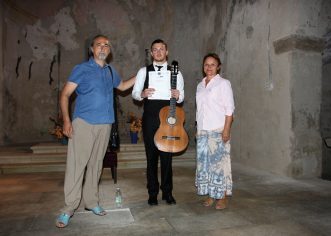 Lions Club Poreč uručio nagradu mladom gitaristi Silviu Biliću