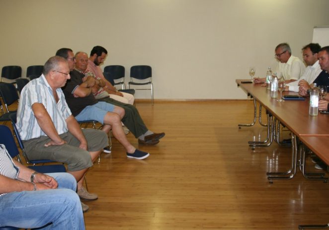 Mali ribari Istarske županije na sastanku s pomoćnikom ministra poljoprivrede Mišurom i gradonačelnikom Peršurićem