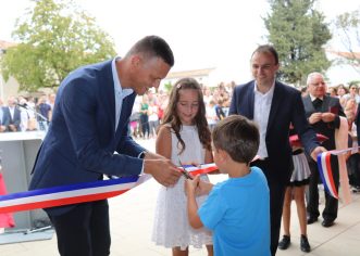 Svečano otvorena nova škola u Žbandaju