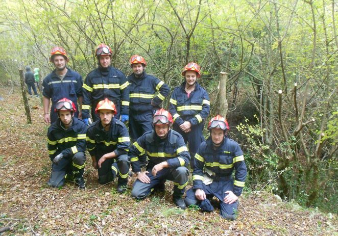 Višnjanski vatrogasci počeli ograđivati opasne jame u gustim šumama