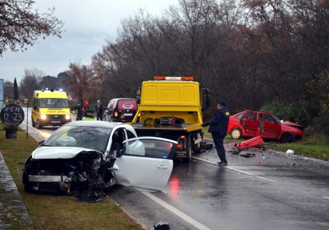 U frontalnom sudaru kod Buići smrtno stradala jedna osoba iz Pazina