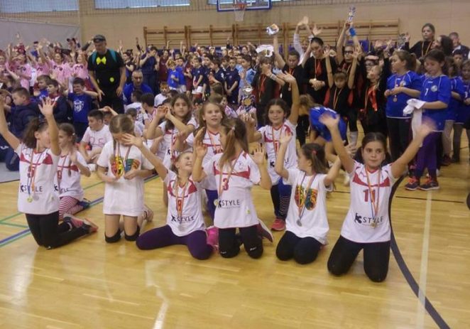 Djevojčice rukometnog kluba Poreč potvrdile prvo mjesto Županijske rukometne lige