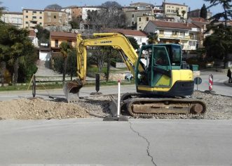 “Cvjetni otok” kod benzinske u Vrsaru