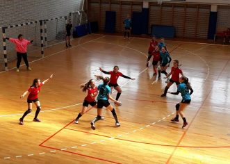 Djevojčice rukometnog kluba Poreč pobijedile protiv Lokomotive i izgubile od Sesveta
