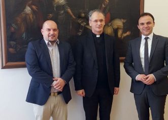 Gradonačelnik Peršurić i predsjednik Gradskog vijeća Jakus na uskršnjem prijemu kod biskupa Kutleše