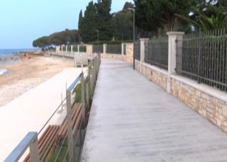 Grad Poreč i ove godine nastavio s uređenjima gradskih kupališta – uređena plaža Materada