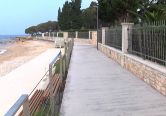 Grad Poreč i ove godine nastavio s uređenjima gradskih kupališta – uređena plaža Materada
