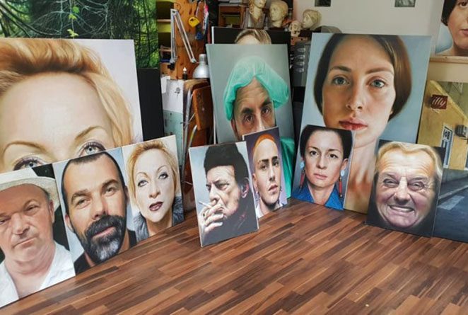 TV Istra u posjeti akademskom umjetniku Eugenu Varziću, čiji je ciklus portreta „Prizivanje“ obišao brojne domaće i europske izložbe