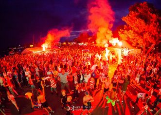 Tisuće ljudi u Poreču slavilo prolazak Hrvatske u finale Svjetskog nogometnog prvenstva