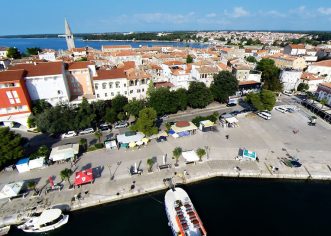 Najveći ekran u Istri za zajedničko gledanje polufinala Hrvatska-Engleska u srijedu na porečkoj rivi