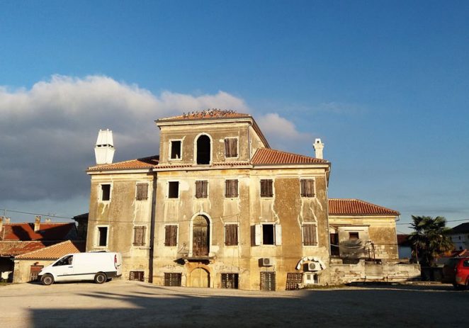 Općina Tar-Vabriga: Ispred starog kaštela uredit će se trg i park