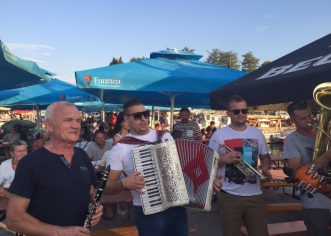 Danas u Funtani Ribarska fešta uz Funbox i Etalone !