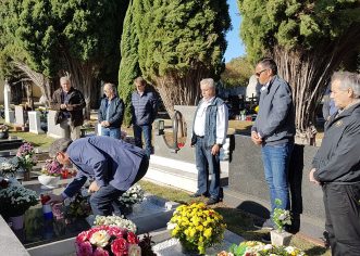 Na grobljima u Funtani i Vrsaru položeni su vijenci i zapaljene svijeće