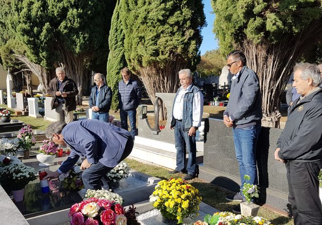 Na grobljima u Funtani i Vrsaru položeni su vijenci i zapaljene svijeće