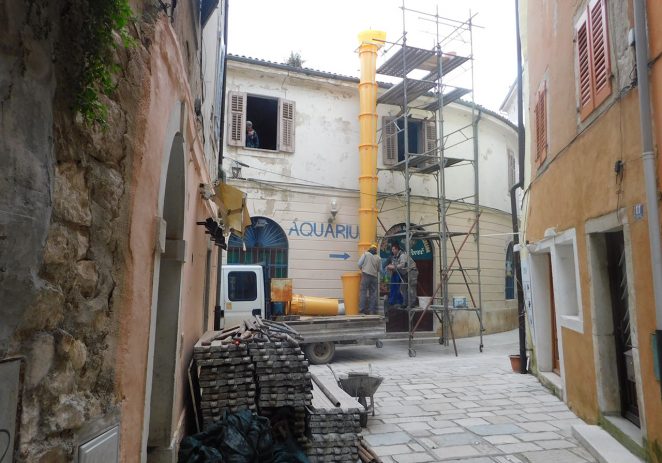 Započela rekonstrukcija krovišta na zgradi nekadašnje tržnice u starogradskoj jezgri Poreča