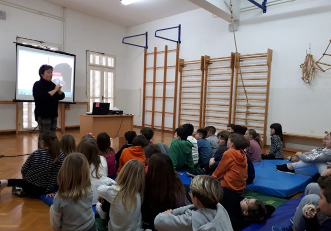 Ivona Orlić upoznala je učenike osn.talijanske škole B. Parentin sa starim zanatima u Istri