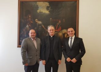 Gradonačelnik Peršurić i predsjednik Gradskog vijeća Jakus na uskršnjem prijemu kod biskupa Kutleše