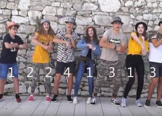 Učenici Talijanske osnovne škole B. Parentin iznenadili glazbenim spotovima za završnu priredbu Škole (video)