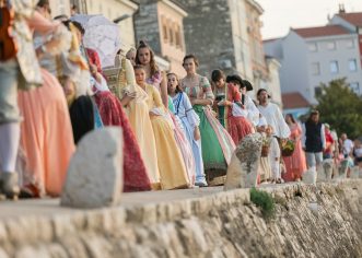 PRVI LJETNI VIKEND U ZNAKU BAROKA – Viteški turnir će se zbog kiše održati u nedjelju u 19h !