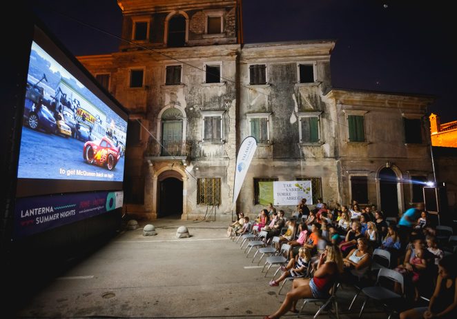 Izvrsni filmovi, lokalni specijaliteti i najbolja lokalna vina  u ulici Borgo – počinje ljetni festival Lanterna summer nights