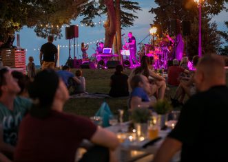 Beats & Bites na Poreč Open Air Festivalu – romantični piknik uz zalazak sunca