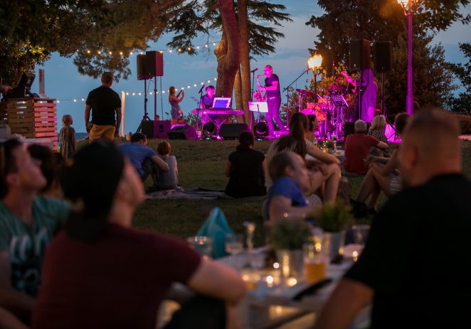 Beats & Bites na Poreč Open Air Festivalu – romantični piknik uz zalazak sunca