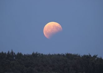 U noći s utorka na srijedu vidljiva djelomična pomrčina Mjeseca