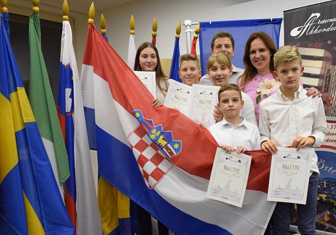 Porečki harmonikaši donijeli nagrade kao jedini predstavnici osnovnih škola Poreča, Istre i Hrvatske u Grazu