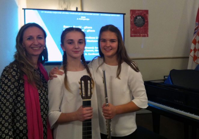 Učenice Umjetničke škole Poreč, Mia Janko i Chiara Vukadinović osvojile I. nagradu na regionalnom natcjeanju i pravo nastupa na Državnom prvenstvu