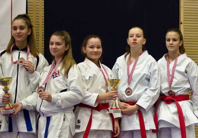 Juniorke Karate kluba Finida na Prvenstvu Hrvatske u katama osvojile brončanu medalju !