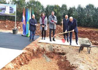 Veliki projekt za budućnost Umaga, a i šire: Položen kamen temeljac za srednju školu i Obrazovni kampus!