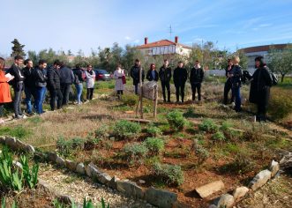 EKOSFERA educira srednjoškolce obilaskom Ekomuzeja ISTRIAN de Dignan, OPG-a Chiavalon i Svijeta Biljaka