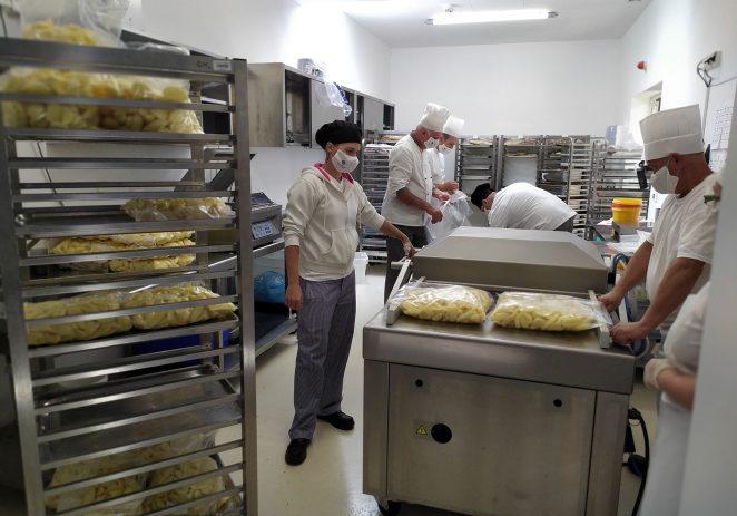 Valamarova centralna kuhinja Vinež može pripremiti i do 25.000 obroka dnevno